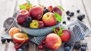 Загадки про фрукты и ягоды для детей старшей группы с ответами
