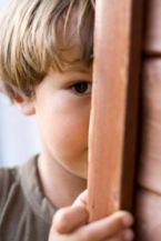 Как преодолеть застенчивость у ребенка?